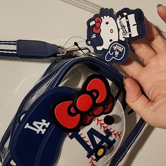 Hello Kitty Crossbody Bag Set - Picture 4 of 5